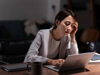 隠れ残業はPCログで見える化できる！導入しないリスクや具体的な解決策まで紹介