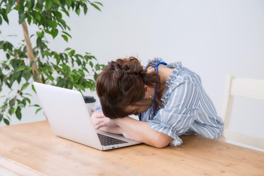 テレワークの監視はどこまで可能？法的なラインや注意点・具体的な方法について解説