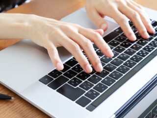 社員の労働時間を正しく把握・管理するには？注力すべきポイントとおすすめのツールを紹介