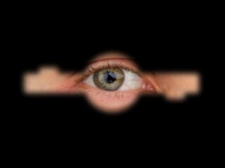 ショルダーハックとは？手口や発生しやすい環境、防止策を徹底解説