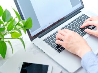 中小企業のログ管理の実態は？ログ監視の必要性とおすすめのサービスを紹介