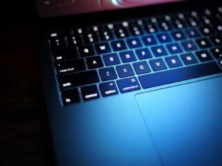 クラウド型のログ管理システムとは？選び方やおすすめのシステムを紹介