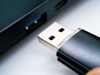 USBメモリの紛失による情報漏洩対策｜最新の事例と必要な対策について解説