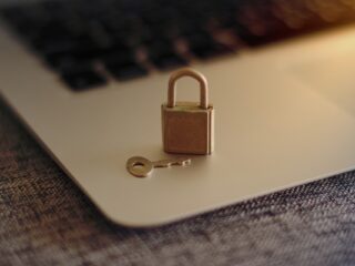 企業がすべきパスワード管理のポイント｜必要性やおすすめの手法・管理ツールの選び方なども解説