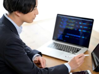 パソコンを遠隔操作する方法とは？仕組み・メリットと安全に使うポイントを解説